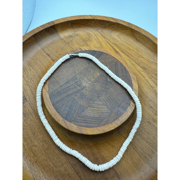 Vintage Jewelry - Vintage White Shell Beaded Necklace With Barrel Clasp